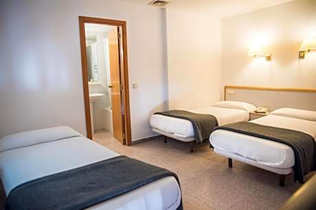 Duplex Room (3 Adults) - Pets Allowed