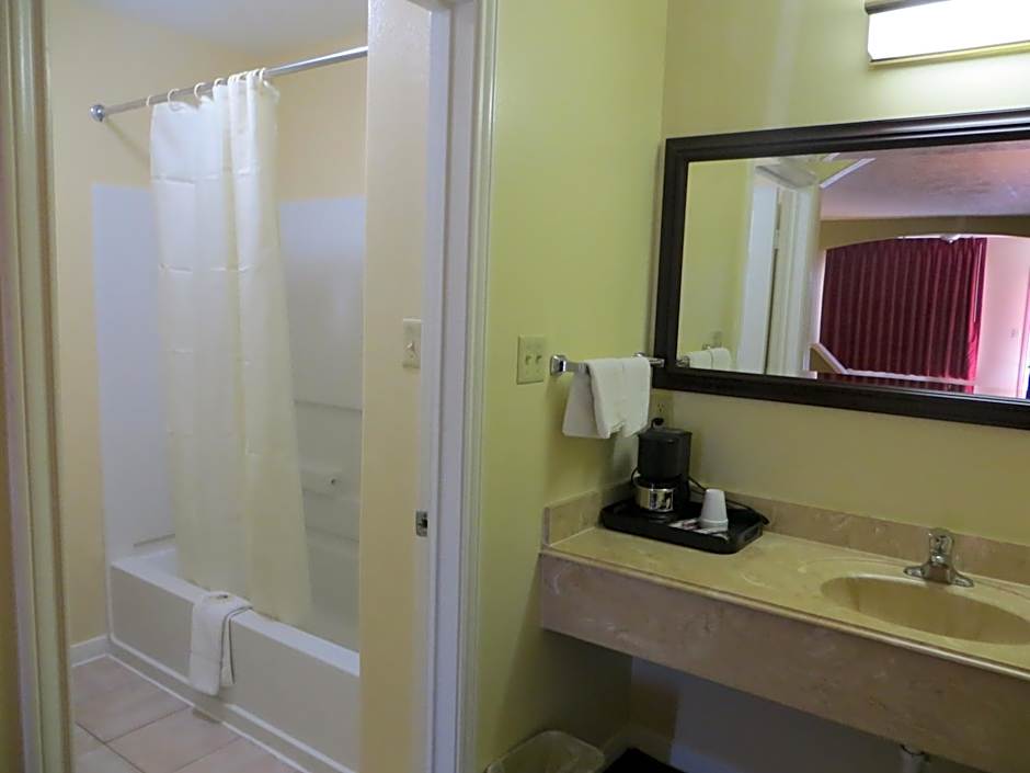 Americas Best Value Inn & Suites Hempstead Prairie View