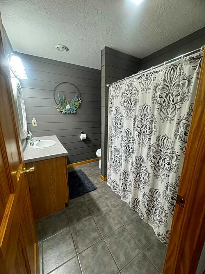 The River Condos Hot Tub Fireplace Family & Pet Friendly River Front 2 to 6 bedroom condos dock