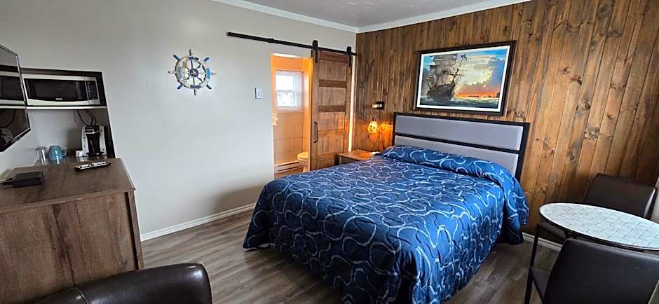 Photo 1 of 4 of 1 Queen Bed
