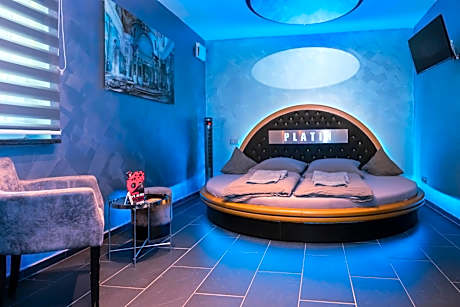 Suite with Hot Tub