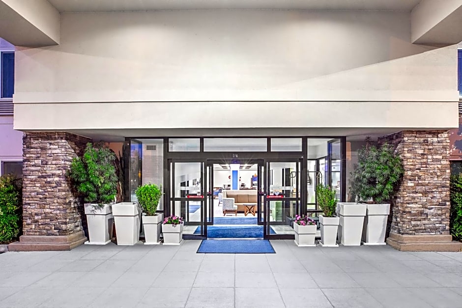 Holiday Inn Express Hotel & Suites Tacoma, an IHG Hotel