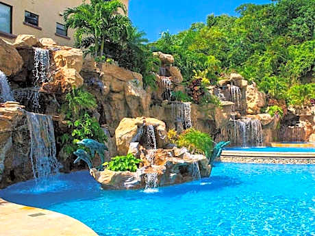 Clarion Suites Roatan At Pineapple Villas