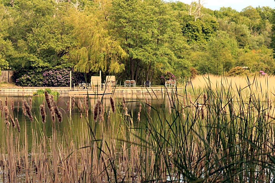 Inn On The Lake