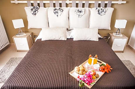 Deluxe One-Bedroom Apartment with Garden View