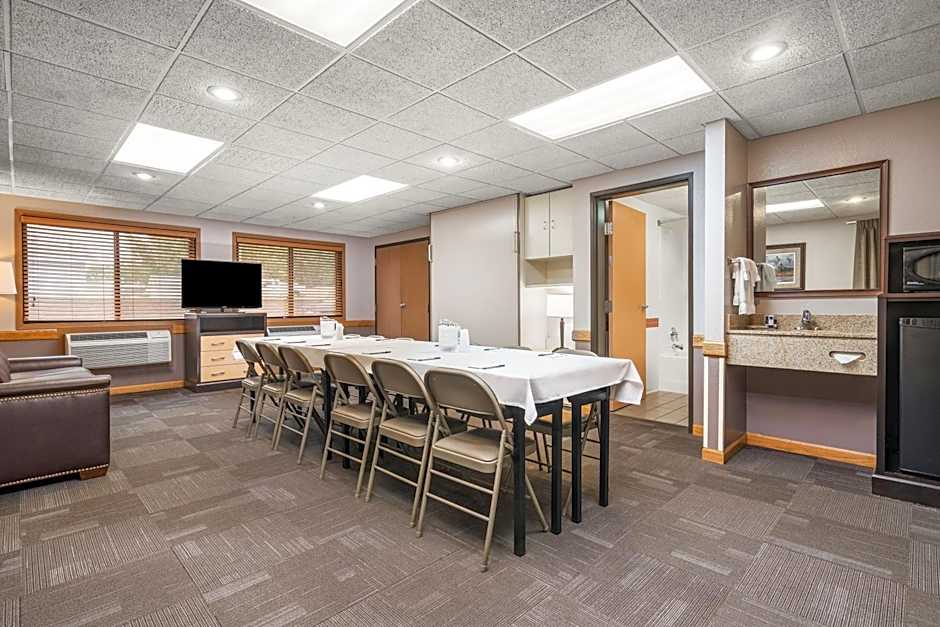 AmericInn by Wyndham Detroit Lakes