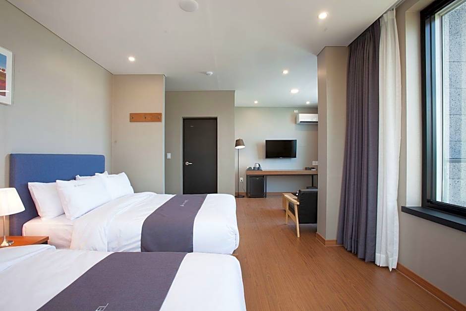 Two-Y-Hotel