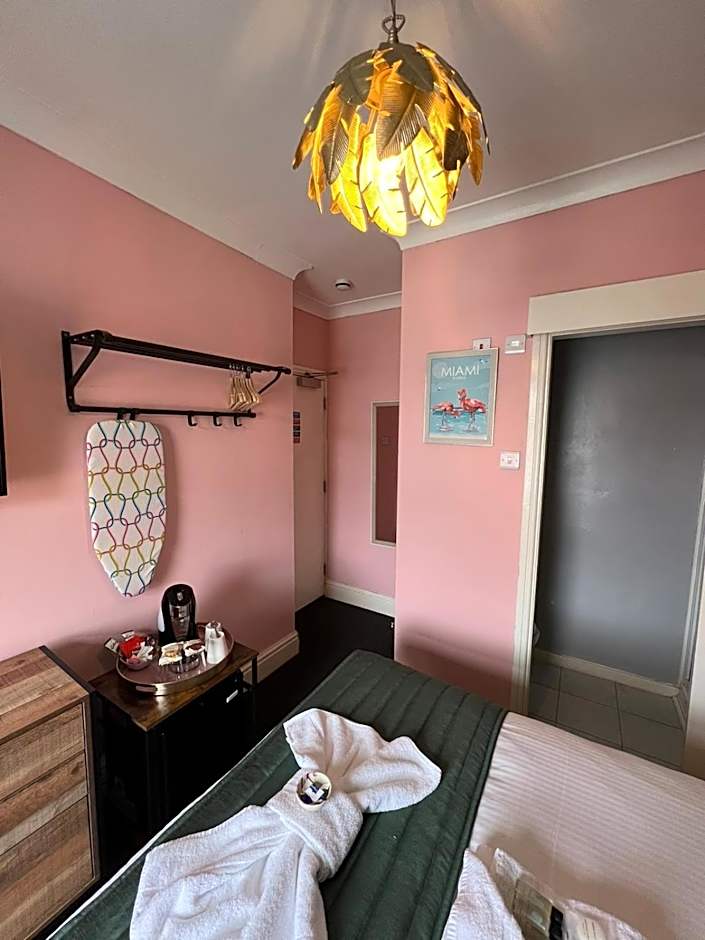 McGraths Hotel & Public Bar