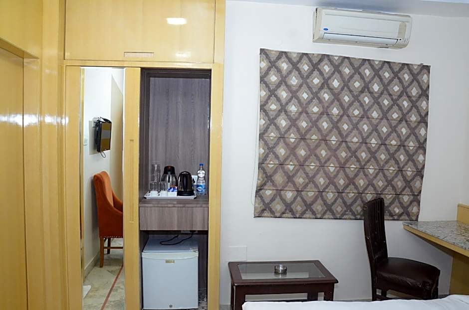  Hotel Crystal Residency