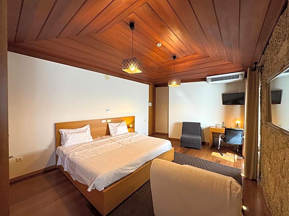 Photo 1 of 4 of Deluxe 1 Double Bed or 2 Beds, Jetted Tub