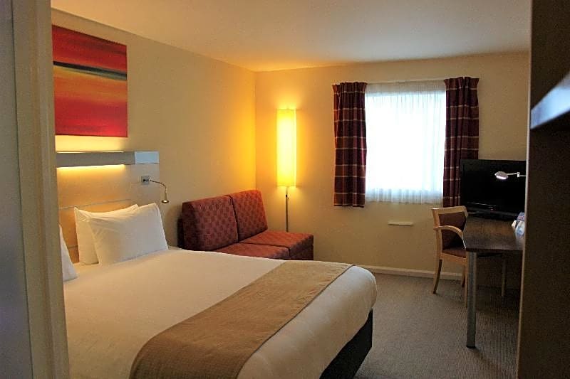 Holiday Inn Express Cardiff Airport