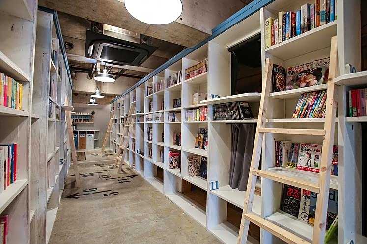 BnB+ Niigata Book Inn