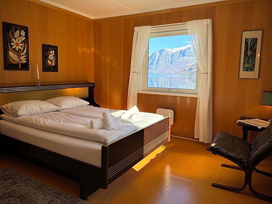 Svingen Guesthouse - Panoramic Fjord Views in Flåm