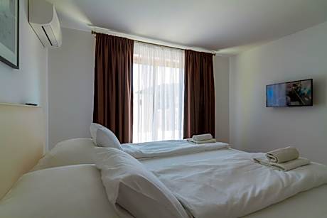 Deluxe Apartment with Terrace