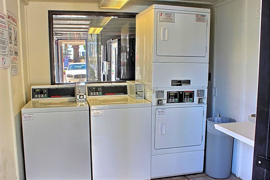 Motel 6-Coalinga, CA - East