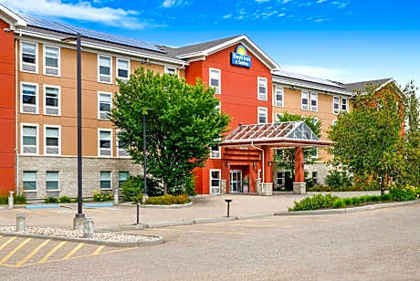 Days Inn & Suites by Wyndham Sherwood Park Edmonton