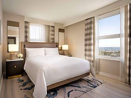 Signature One Bedroom King Suite with Soaking Tub and City View