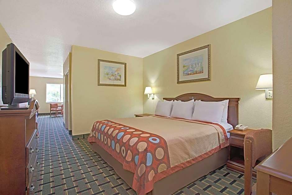 Super 8 by Wyndham Daytona Beach