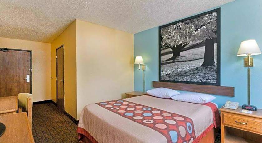 Super 8 by Wyndham Lexington Park/California Area