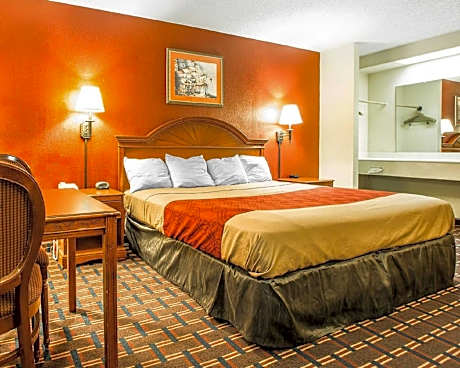 1 King Bed, Nonsmoking