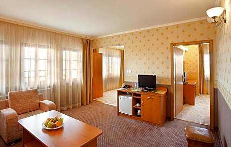 Deluxe Two-Bedroom Suite with View of Veliko Tarnovo