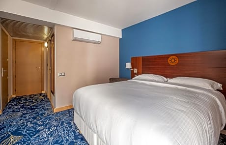 Discover Double Room with Pool View