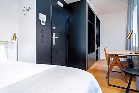 Economy Queen Room