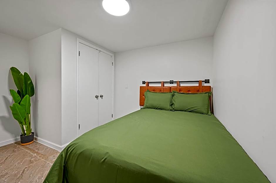 Upper East Side Luxury 3BR 2B 1700 square feet