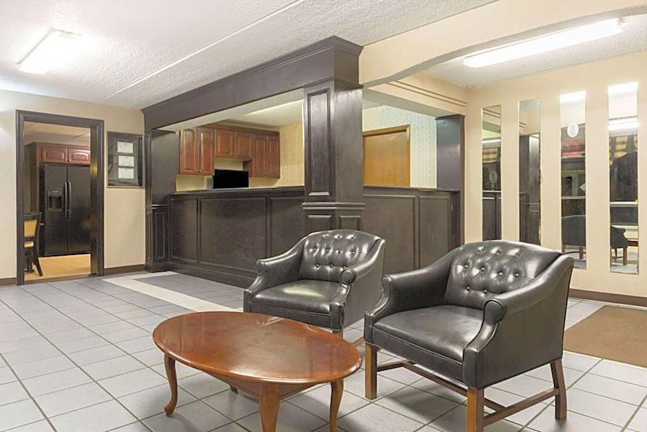 Super 8 by Wyndham Kingsport /I-81