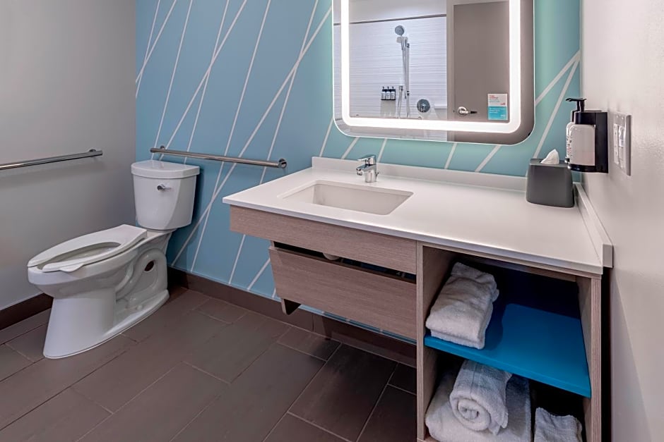 Avid Hotels Milwaukee West Waukesha By IHG