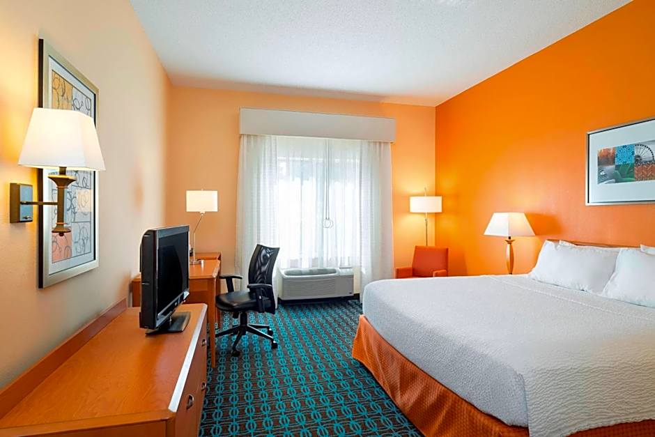 Fairfield Inn & Suites by Marriott State College
