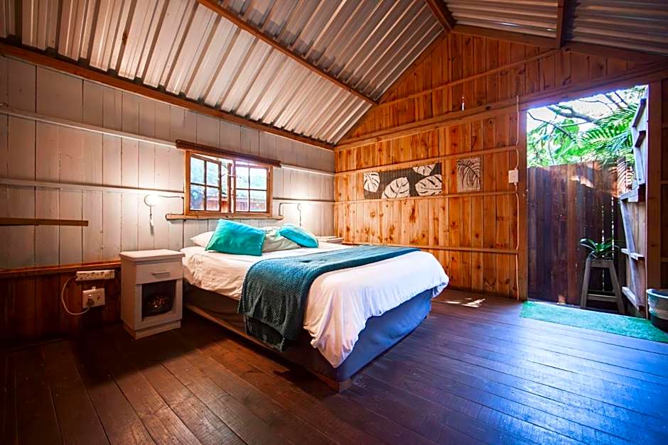 Mantis and Moon Surf Paradise & Adventure Lodge