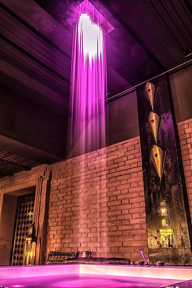 Bijou Hotel / Love and Romance