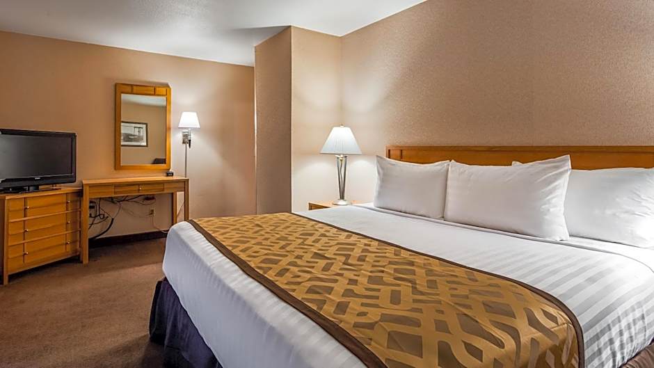 RiverTree Inn & Suites