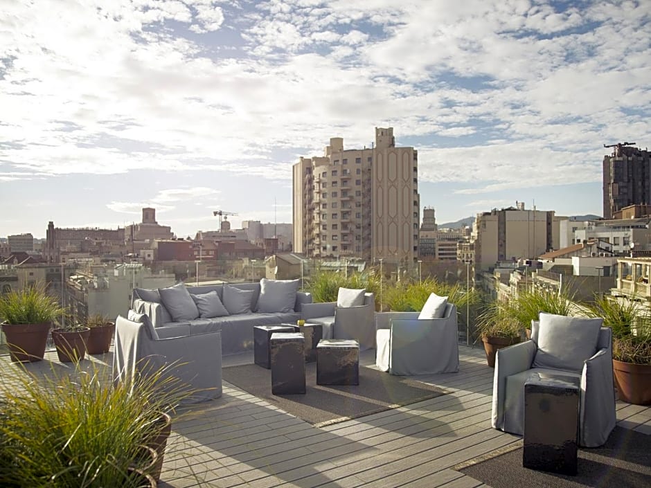 Yurbban Trafalgar Hotel