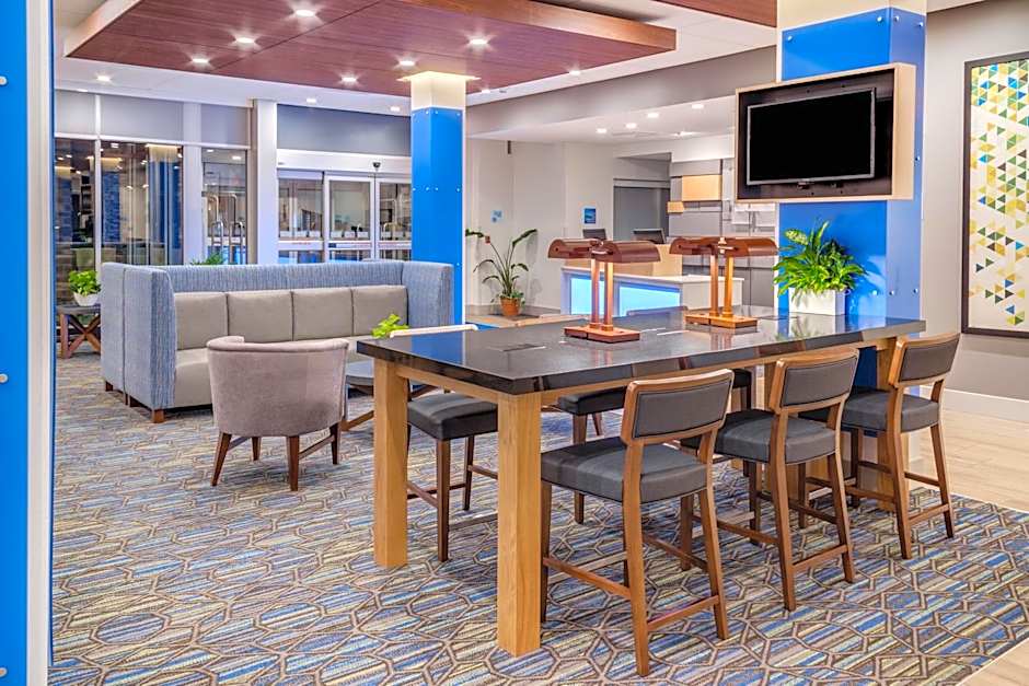 Holiday Inn Express & Suites Rice Lake By IHG