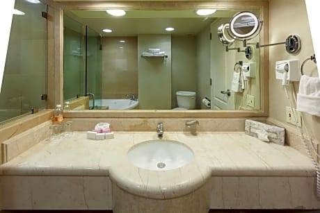 King Suite with Hot Tub - Non-Smoking