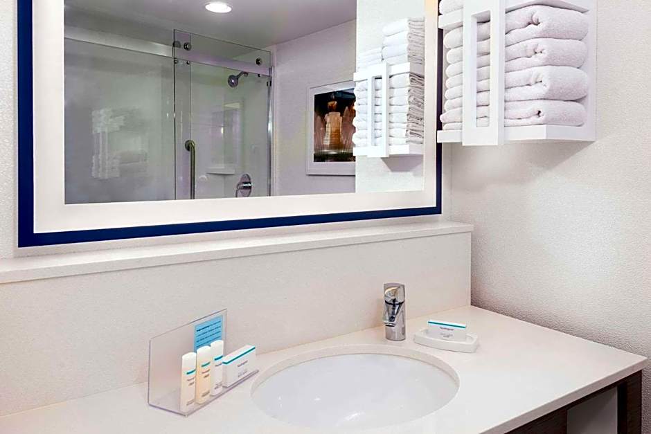 Hampton Inn By Hilton & Suites Kansas City-Country Club Plaza