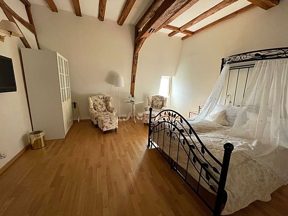 Burghaus & Villa Kronenburg