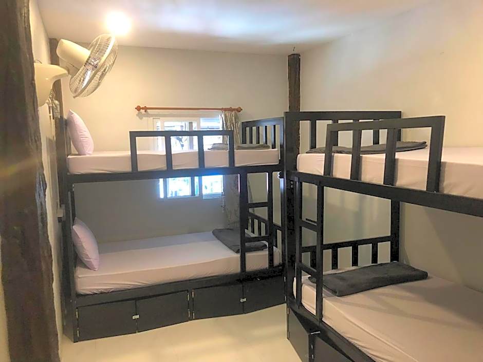 Social Quarters Blanco - Youth Hostel 18 to 35 Only