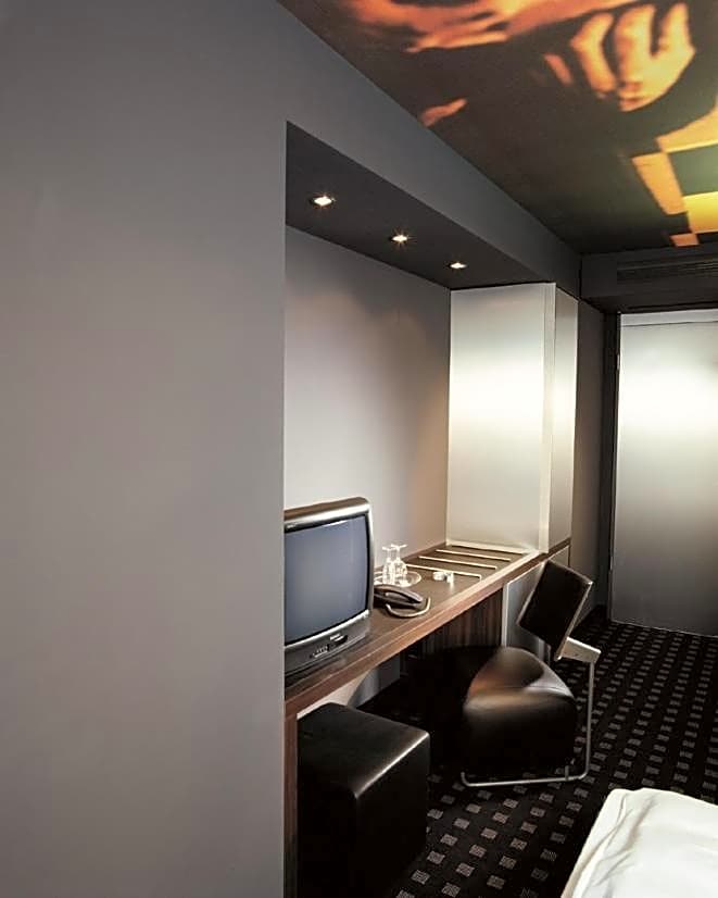 Kult Hotel