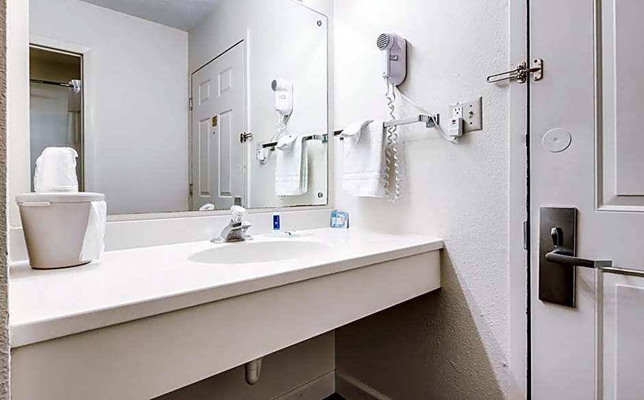 Sky-Palace Inn & Suites McCook