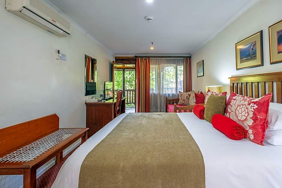 Knysna Log-Inn Hotel