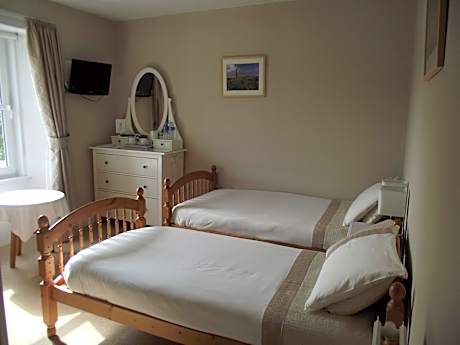 Twin Room with Private Bathroom