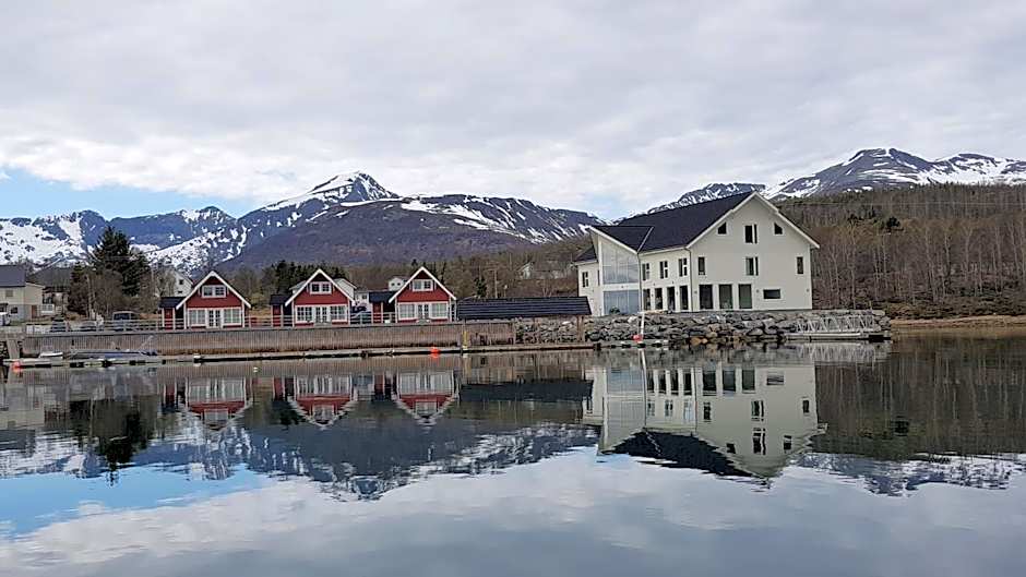 Senja Fjordhotell and Apartments