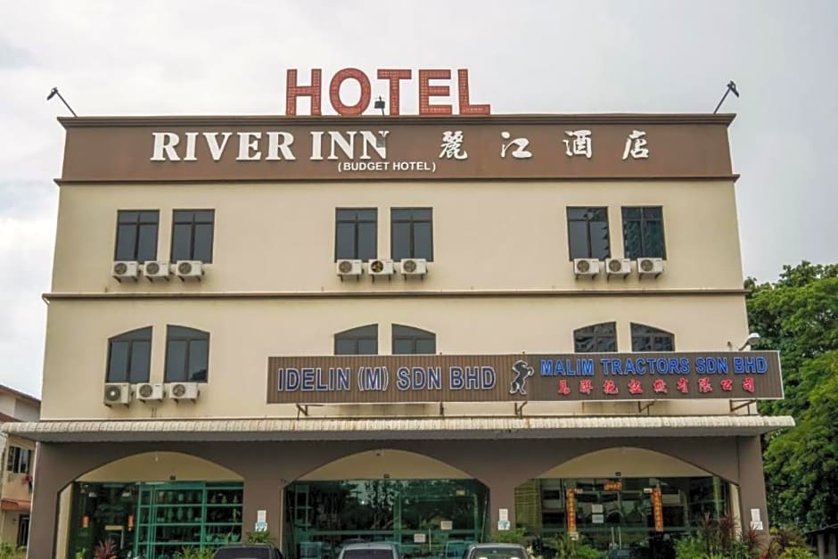 HOTEL RIVER INN