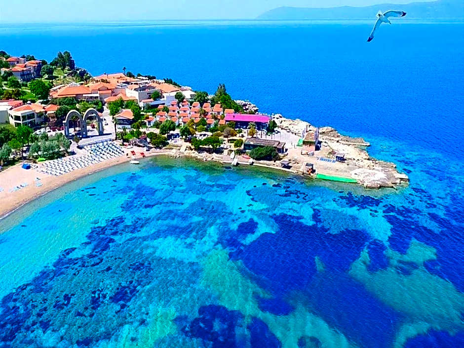 Maya Bistro Hotel & Beach