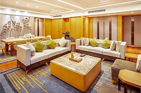 One-Bedroom Suite with Dining and Meeting Areas