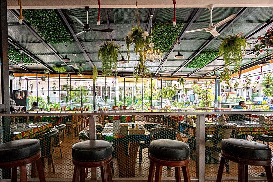 Santi White House Patong