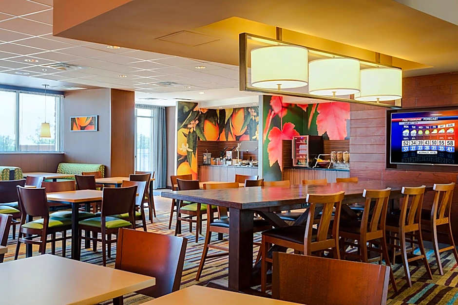 Fairfield Inn & Suites by Marriott Dallas West/I-30